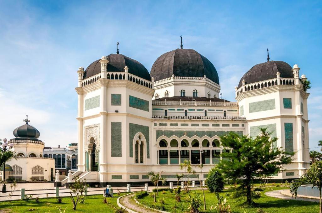 The Sulthan Darussalam Медан Екстериор снимка
