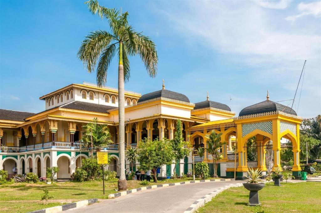 The Sulthan Darussalam Медан Екстериор снимка
